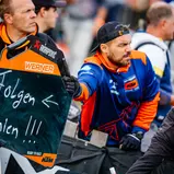 Mechaniker von Maximilian Werner ( Deutschland / KTM / DIGA PROCROSS KTM RACING ) beim ADAC MX Junior Cup 125 in der Helferbox