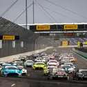 Mercedes-AMG, Porsche und Audi (v. l.) fuhren beim Saisonauftakt auf das Podium  