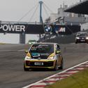 Leon Arndt geht als Favorit ins Finale des ADAC Tourenwagen Junior Cup, doch Mattis Pluschkell lauert als Zweiter auf seine Chance (Foto: ADAC Tourenwagen Junior Cup)