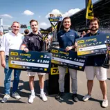 Die Übergabe der Preise im Grid der DTM vor dem Rennen am Sonntag