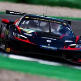 Aston Martin und Ferrari bereichern das attraktive Starterfeld