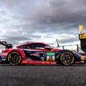 Der Porsche 911 GT3 R von Land-Motorsport trägt das markante Patriots-Logo auf den Türen