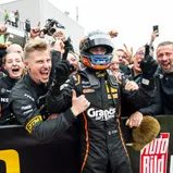 Großer Jubel über den Sieg im Sonntagsrennen bei Ben Dörr und Dörr Motorsport