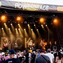 Dick Brave sorgt für Festival-Stimmung beim DTM-Finale
