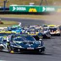 Die DTM-Stars rund um Jack Aitken erwartet in Oschersleben knapp acht Stunden Fahrzeit