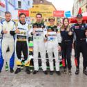 Zum vierten Mal in der DRM ganz vorne: Rallye-Pilot Fabian Kreim (3.v.r.)