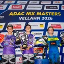 Das Podium des ADAC MX junior Cup 85 (v.l.): Martins Cirulis, Patriks Cirulis, Harry Dale