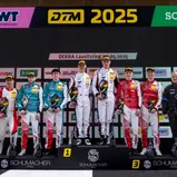 Das Podium: Alexander Fach, Alexander Schwarzer, Salman Owega, Finn Wiebelhaus, Simon Pirch, Leo Pichler, Max Reis und Niklas Kalus (v.l.)