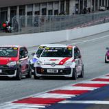 Julian Konrad, Mike Müller und Finn Niklas Wollnik kämpfen um den Sieg im ADAC Tourenwagen Junior Cup, Moritz Groneck lauert dahinter (Foto: ADAC Tourenwagen Junior Cup)