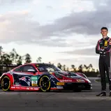 Bastian Buus startet im Porsche 911 GT3 R im Patriots-Look