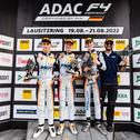 Podium des 15. Saisonlaufs: Nikita Bedrin, Taylor Barnard, Valentin Kluss und PHM-Repräsentant Guido Iurato (v. l. n. r.)