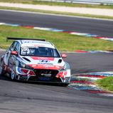 Luca Engstler drehte im VIP Auto des Hyundai Team Engstler die schnellste Runde