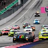 Der Aston Martin von COSY Racing by ESM führte das Rennen lange an