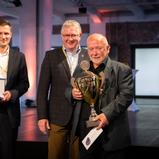 v.r.n.l. Der Sieger der Motorradwertung Bernd Stinski mit DMSB-Präsident Wolfgang Wagner-Sachs und ADAC Klassik Projektmanager Andre Lösch