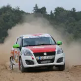 Starker Youngster: Johannes Dambach liegt im Suzuki Swift auf Platz zwei