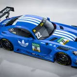 Lucas Auer pilotiert einen Mercedes-AMG GT3 im Adidas-Look (Foto: Mercedes-AMG)