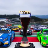 Das Ziel der DTM-Stars: die Meistertrophäe 