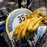 Motorrad-Fans herzlich willkommen! Die Bikes der ADAC Classic meets Donauschlinge können vom 1. bis 3. Mai an ausgewählten Stationen hautnah erleben.