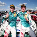 Salman Owega (links) und Finn Wiebelhaus (rechts) führen in der Gesamtwertung des ADAC GT Masters