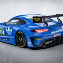 Die blau-weiße Farbgebung von Lucas Auer erinnert an die typischen Schuhkartons von Adidas (Foto: Mercedes-AMG)