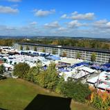 Der Servicepark der CER kehrt nach Passau zurück. Das Messegelände Kohlbruck bildet jeweils den Start- und Zielort der Tagesetappen