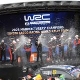 Sektdusche bei der Flower Ceremony im österreichischen Peilstein für die ersten drei der Gesamtwertung: Kalle Rovanperä (FIN) / Jonne Halttunen (FIN), Toyota GR Yaris Rally1, Ott Tänak (EST) / Martin Järveoja (EST), Hyundai i20 N Rally1 und Elfyn Evans (G
