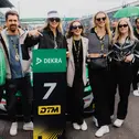 Thomas Stamm, Lea-Sophie Friedrich, Lea Lin Teutenberg, Alessa-Catriona Pröpster und Luisa Mühle (l-r, Foto: Schaeffler)