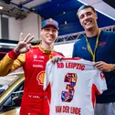 Prominenter Besuch: Kelvin van der Linde mit Fußballer Maxime Estève (l-r)