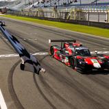 Geschafft: Der Duqueine D08 von Racing Experience überquert die Ziellinie in Assen