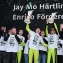 Eingeschworene Truppe: Großer Jubel bei SR Motorsport by Schnitzelalm