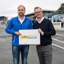 Joern Schneemann, Vice President Kühne + Nagel Expo & Events EMEA (li.), und ADAC Geschäftsführer Lars Soutschka