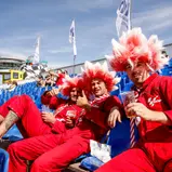 Die Fans sorgen für ein farbenfrohes Spektakel