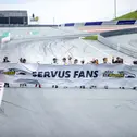 Die Stars des ADAC GT Masters bedankten sich bei den Zuschauern