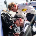 Gaming-Star MontanaBlack schaute sich den Ford Mustang GT3 von ADAC GT Masters-Pilot Max Reis an Gaming-Star MontanaBlack schaute sich den Ford Mustang GT3 von ADAC GT Masters-Pilot Max Reis an
