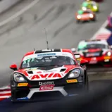 Der Porsche von AVIA W&S Motorsport ging im letzten Renn-Viertel in Führung