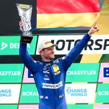 Maro Engel führt die DTM mit einem Punkt Vorsprung an