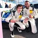 Mark Kastelic und Pavel Lefterov freuen sich über ihr zweites Saisonpodium