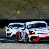 Rang zwei der Testfahrten holte ein Porsche 718 Cayman GT4 von Razoon - more than Racing