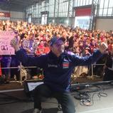 Hotspot am Abend: die Fahrerpräsentation der MotoGP-Stars in der Karthalle.