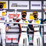(v.r.) Levi O'Dey / Alexander Tauscher (#19 / Küs Team Bernhard / Porsche 718 Cayman GT4 CS MR)