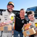 Pavel Lefterov und Mark Kastelic mit ihrem Teamchef Dominik Olbert 