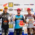 Geben auch 2022 wieder den Ton im ADAC MX Masters an: Champion Jordi Tixier (links), Tabellenführer Max Nagl (m.) und Vizemeister Tom Koch