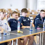 Schulbank drücken gehört ebenfalls dazu (Foto Gruppe C Photography)