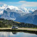 Ein Motiv zum Genießen: Luca Pröglhöf/Dina Ettel vor der herrlichen Alpen-Kulisse