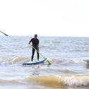 Maximilian Götz, Windsurf-Weltmeister Philip Köster und Albert Costa Balboa beim Ritt über die Nordsee