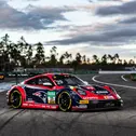  Der Porsche 911 GT3 R von Land-Motorsport strahlt in den Farben der New England Patriots