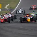 Alle Rennfahrzeuge der ADAC Formel 4 sind mit RAVENOL Produkten ausgerüstet