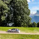 Herrliche Kulisse: Die Corsa Rally Electric zeigten vor dem Panorama des Mont Blanc eine tolle Show