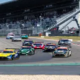 Schon am Start des zweiten Laufs der STT lagen Kenneth Heyer / Josef Klüber (gelbes Auto) ganz vorne (Foto: STT)