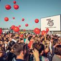 Fans dürfen sich auf der Dreamers Plaza im Fahrerlager auf ein buntes Programm freuen. Foto: Porsche